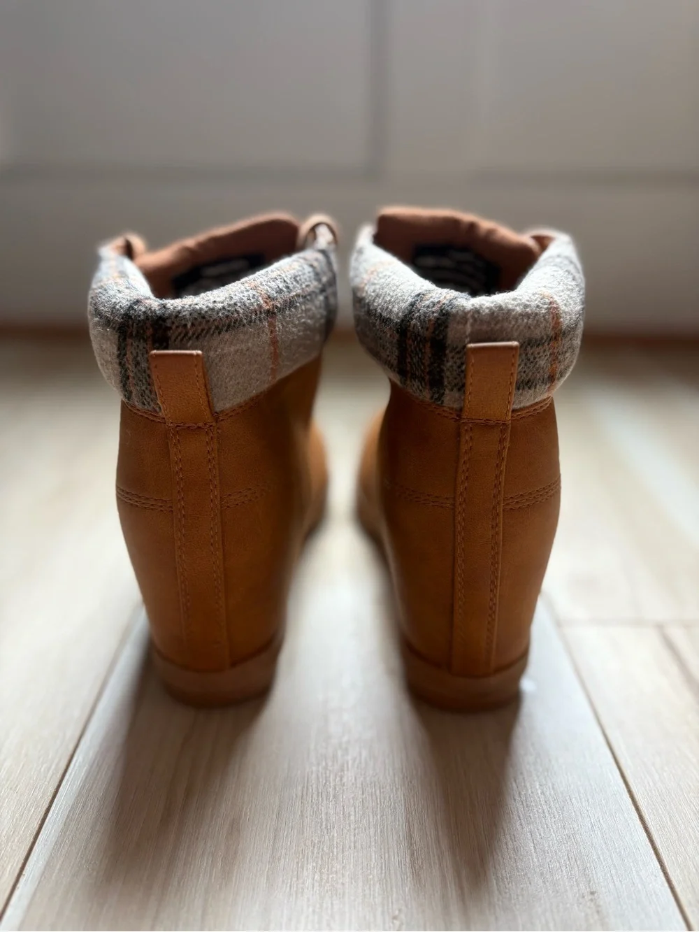 Lugz classic tan